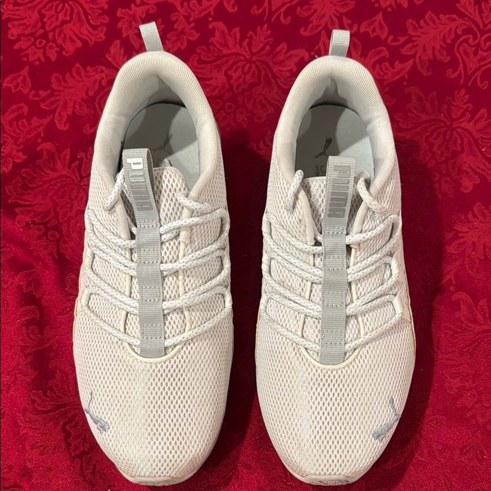 Puma Women's Soft Foam, White Sneakers, size 9, like new